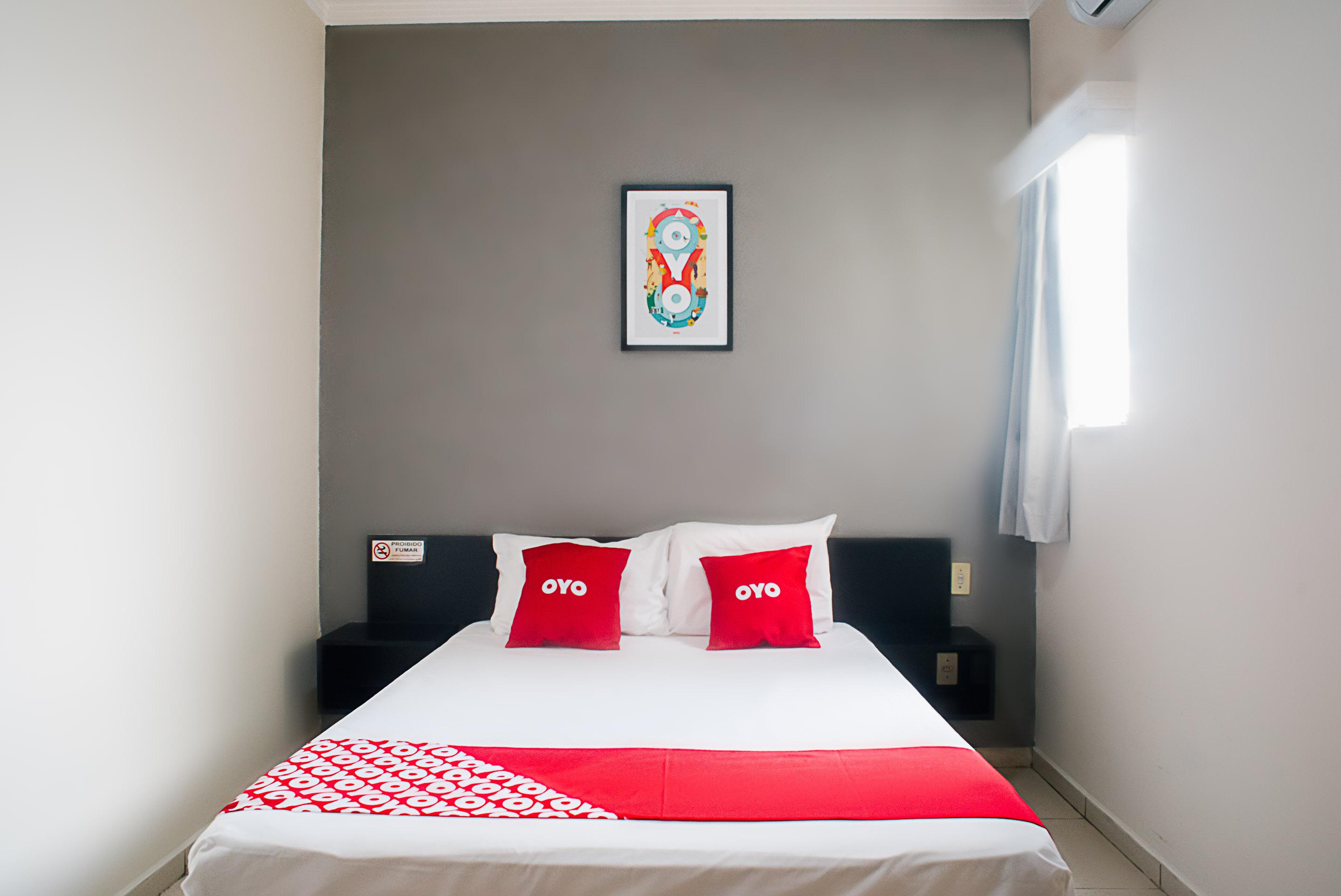 Oyo Cerrado Hotel, Campo Grande Campo Grande  Bagian luar foto A room at OYO 151, a hotel in Jakarta, Indonesia