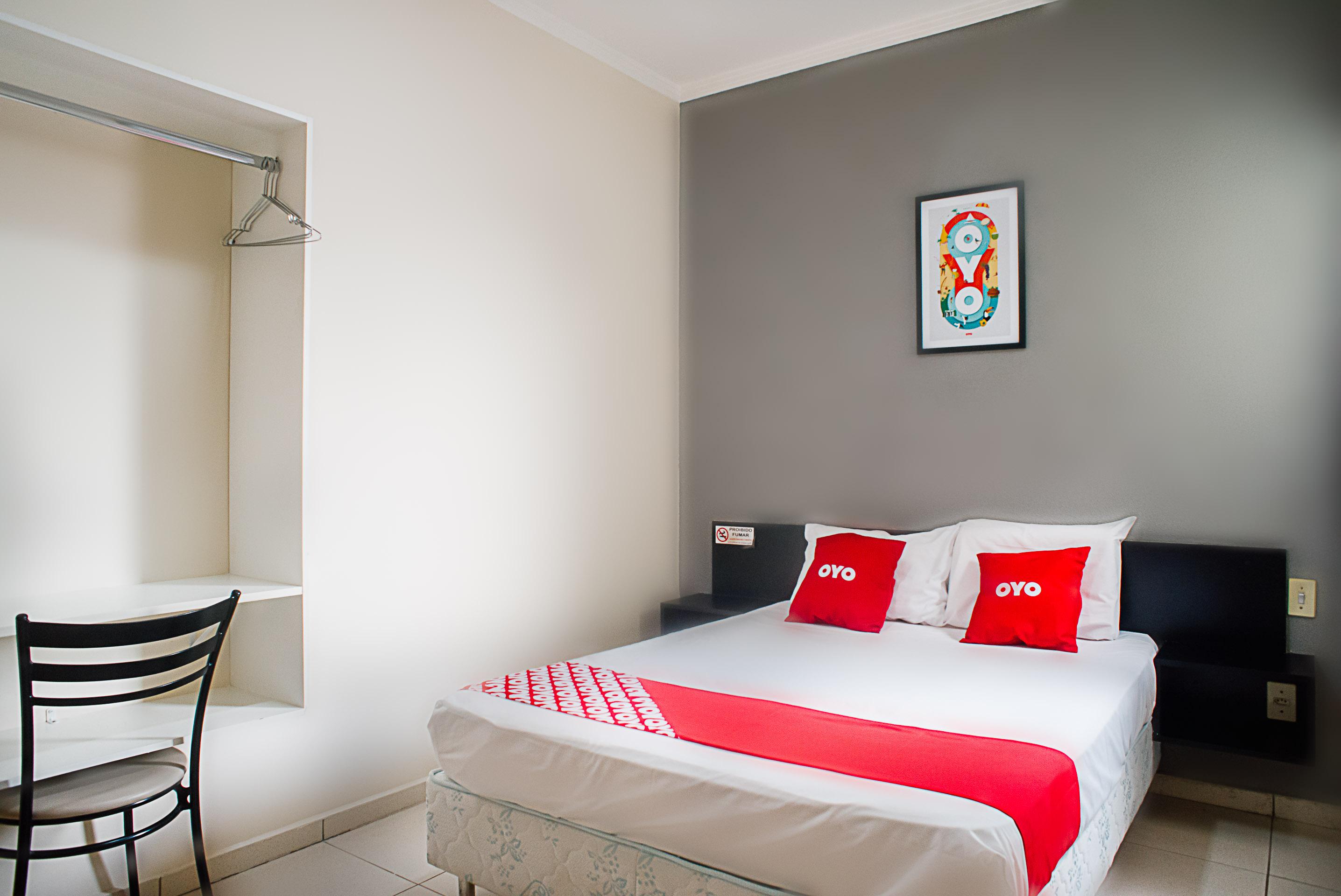 Oyo Cerrado Hotel, Campo Grande Campo Grande  Bagian luar foto A room at OYO Townhouse, Mysore