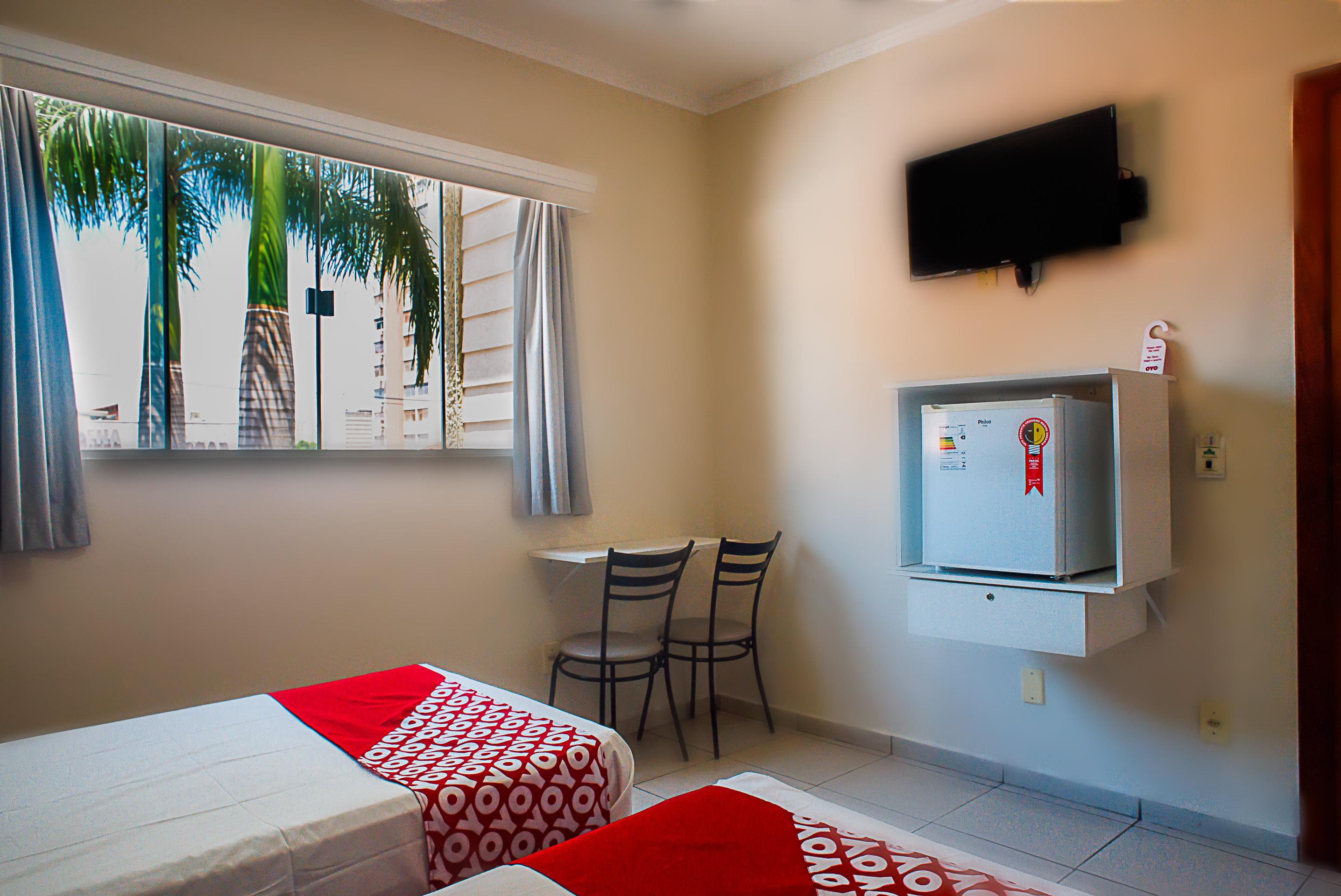 Oyo Cerrado Hotel, Campo Grande Campo Grande  Bagian luar foto A room at the hotel