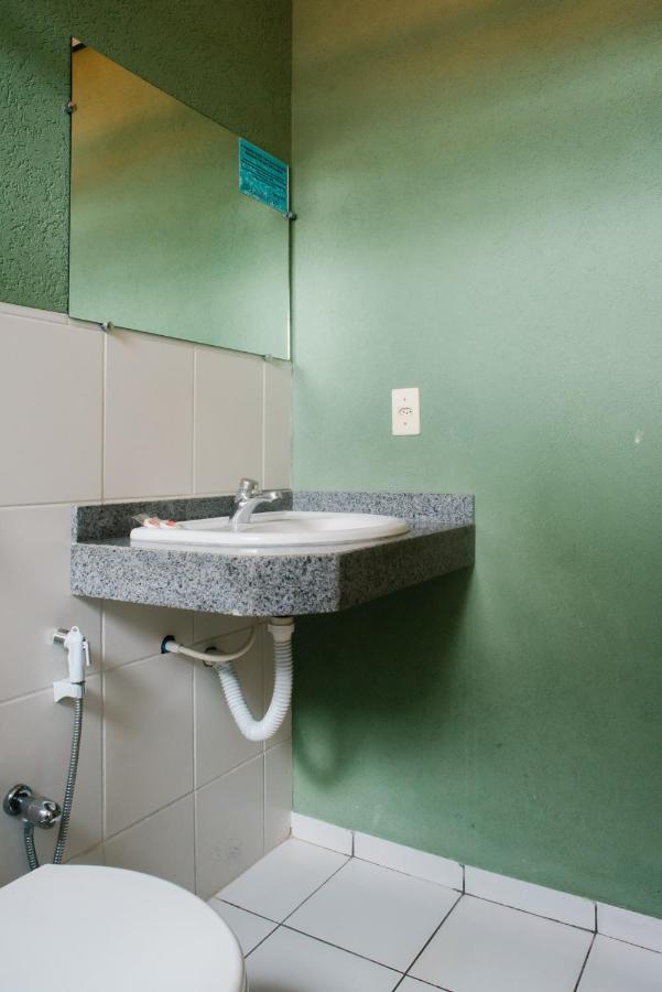 Oyo Cerrado Hotel, Campo Grande Campo Grande  Bagian luar foto A wall-mounted sink
